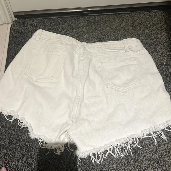 White distressed high waisted jean shorts - Picture 2 of 3